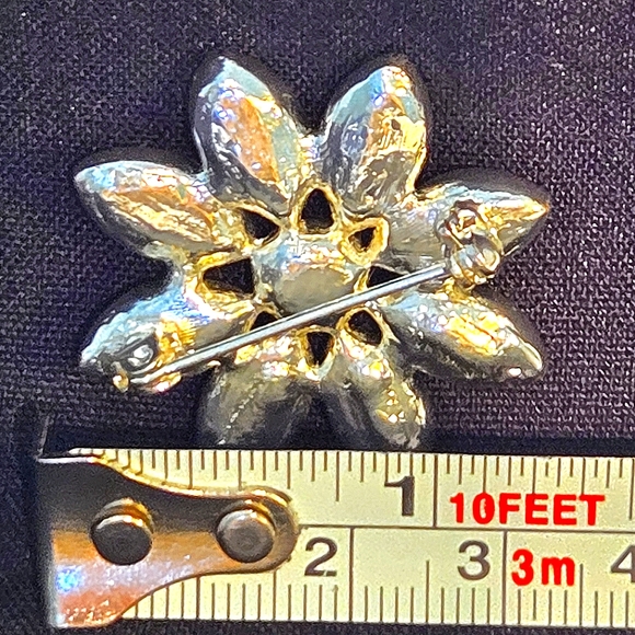 VTG Daisy Brooch Black Marquise Petals Round Center Rhinestone, Silvertone - Picture 3 of 3